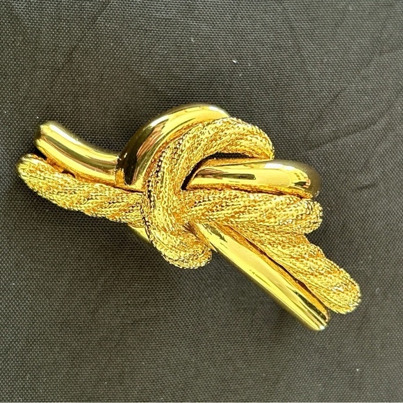 Monet Brooch Gold Plated Knot Pin Vintage 1980s - Picture 3 of 9